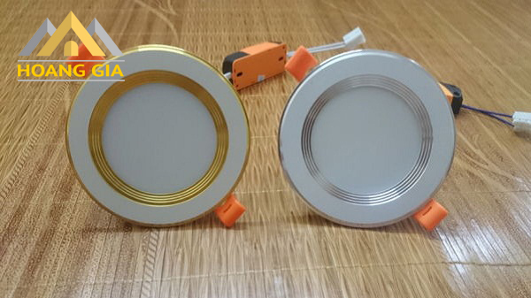 Đèn led âm trần viền mạ crom trắng hoặc vàng Đèn led âm trần viền mạ crom trắng hoặc vàng