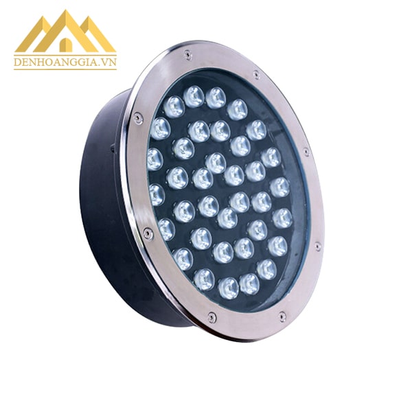 Thiết kế đèn âm sàn chống bụi bẩn, chống nước tuyệt đối giúp đèn hoạt động tốt trong môi trường dưới đất, sàn nhà