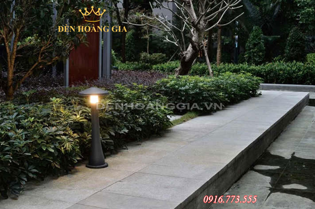 Đèn trụ sân vườn Rolux-SV86 thiết kế hiện đại phù hợp với cac không gian như công viên, khuôn viên nhà cao tầng, khu du lịch...