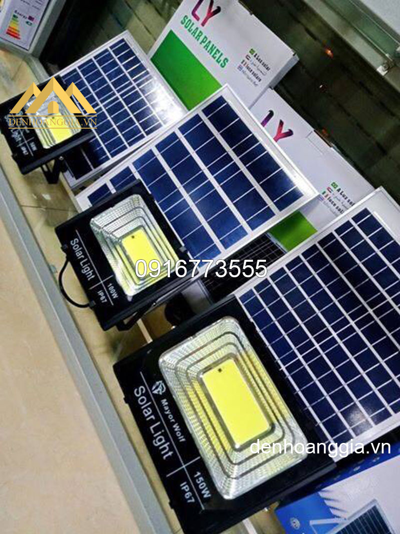 Các mẫu đèn led pha TLC năng lượng mặt trời 
