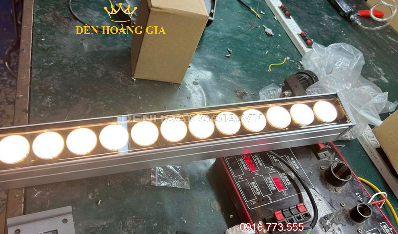 Đèn led chiếu hắt ngoài trời tầm xa cao áp 72w ánh sáng Vàng