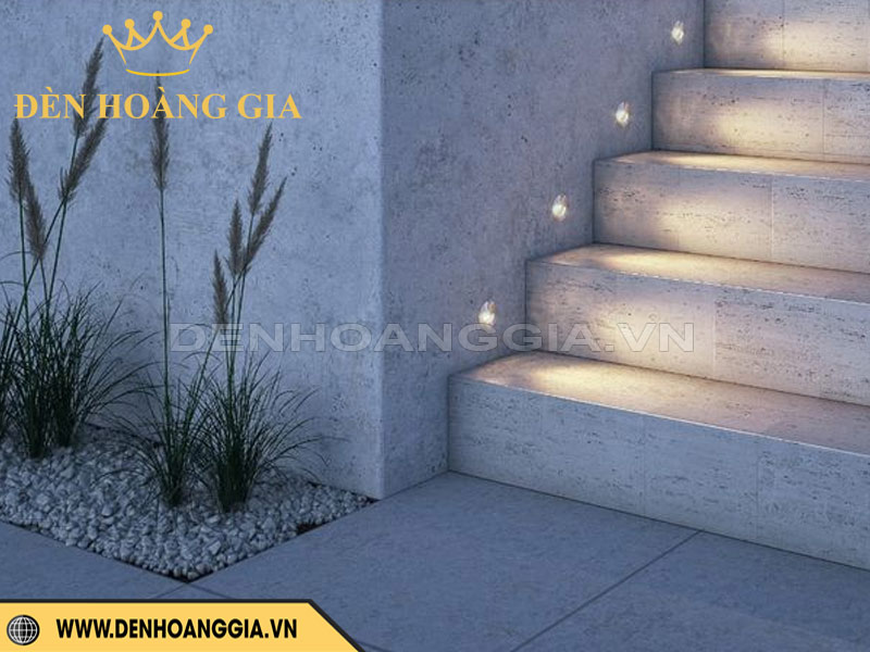 Thiết kế đèn cầu thang ngoài trời trang trí sân vườn nhỏ