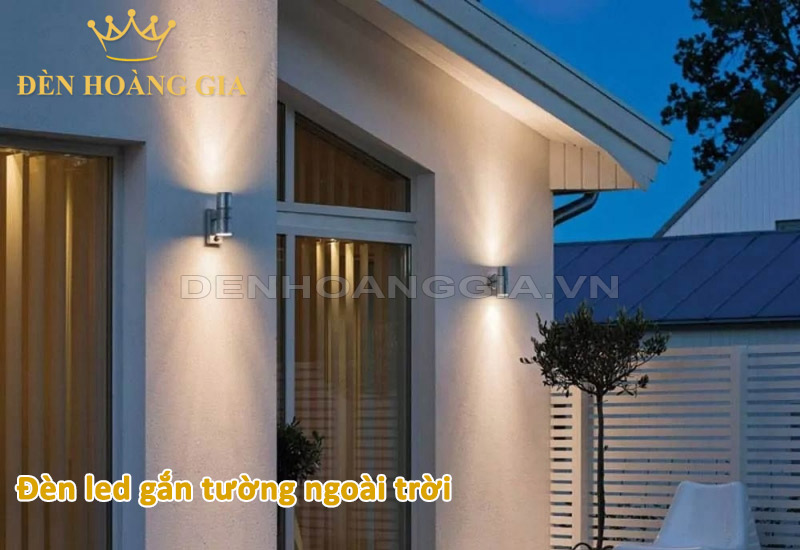 den-led-gan-tuong-ngoai-troi
