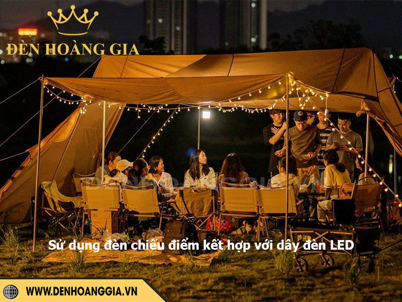 Sử dụng đèn chiếu điểm kết hợp với dây đèn Edison sẽ tạo không gian đa tầng ánh sáng