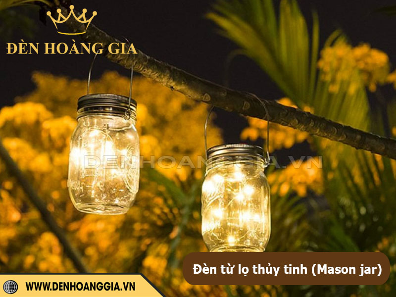 Lọ thủy tinh khi kết hợp với dây đèn fairy light mang đến không gian ấm áp, hoài cổ