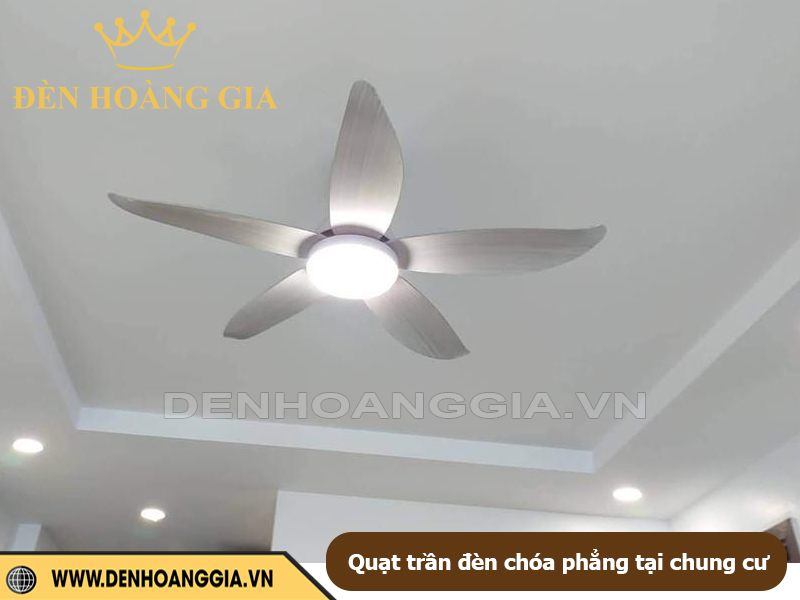 Quạt trần đèn chóa phẳng tại chung cư