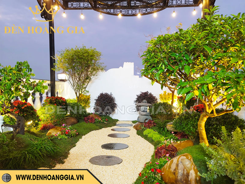 Bố trí sân vườn hài hoà ánh sáng - cây cối
