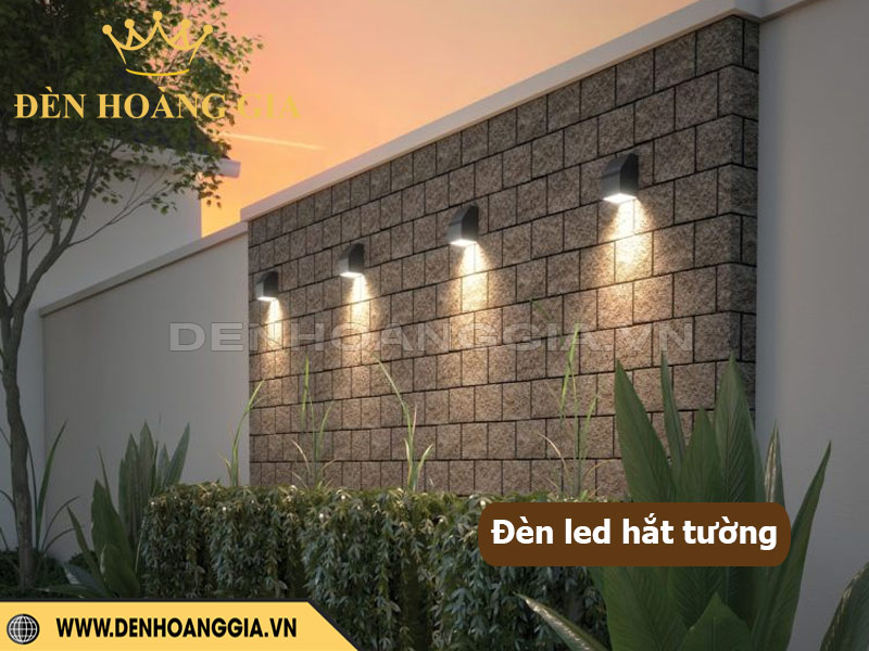 Đèn LED hắt tường nhà quê
