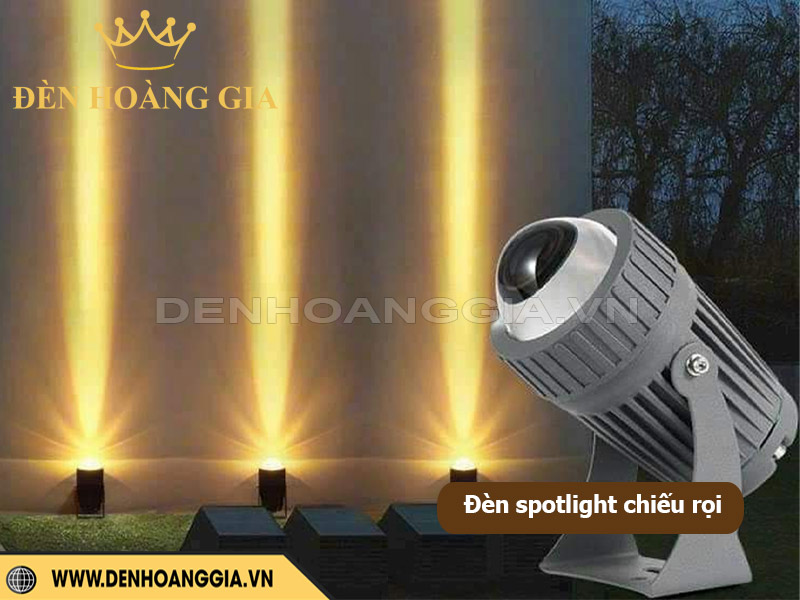 Đèn spotlight ngoài trời chiếu sáng tường nhà