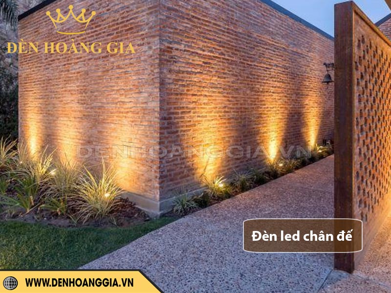 Nên dùng đèn chân đế hắt tường để chiếu sáng xa và hẹp