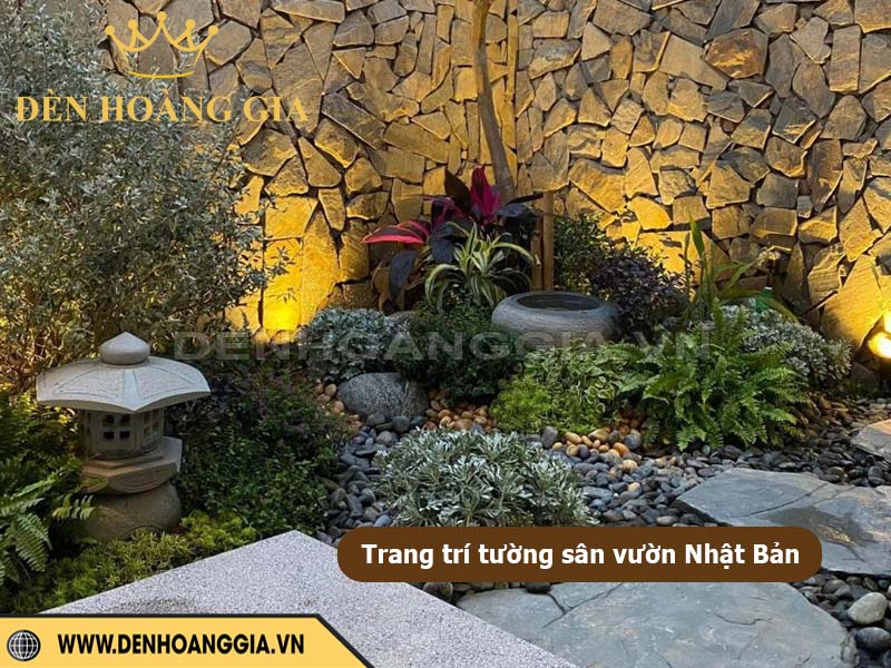 Hắt sáng tường rào bằng đèn led ánh sáng vàng sân vườn Nhật