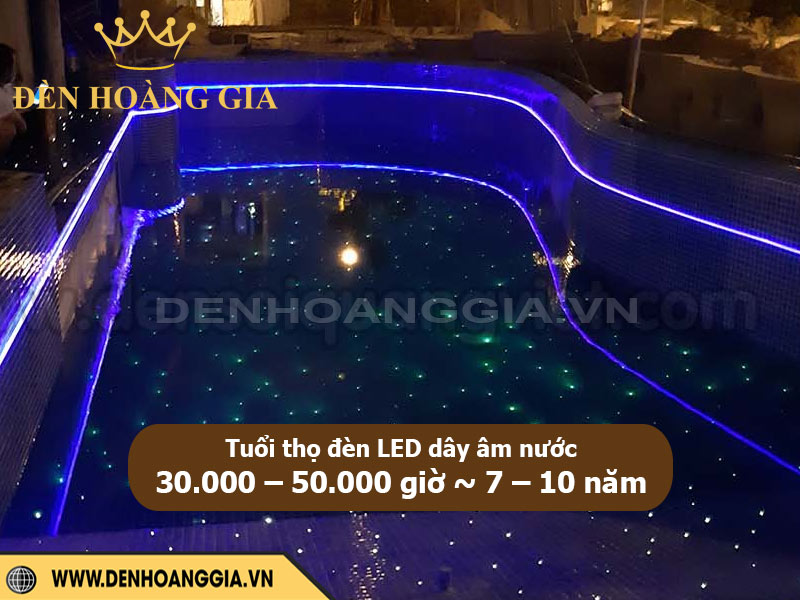 Tuổi thọ đèn LED dây âm nước thường dao động từ 30.000 – 50.000 giờ chiếu sáng.