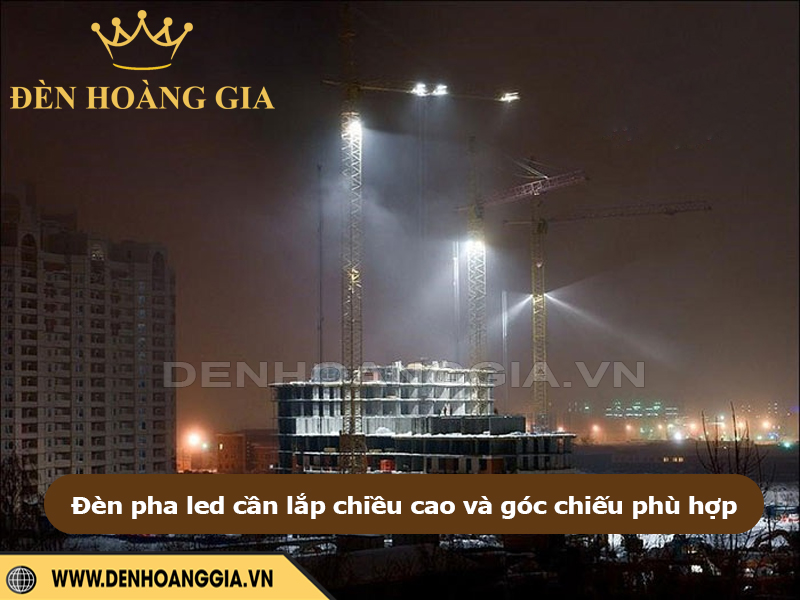 Đèn pha led cho công trình xây dựng cần lắp chiếu cao và góc chiếu phù hợp