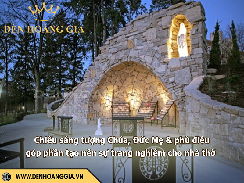 Chiếu sáng tượng Chúa, Đức Mẹ, Phù điêu góp phần tạo nên sự trang nghiêm cho nhà thờ