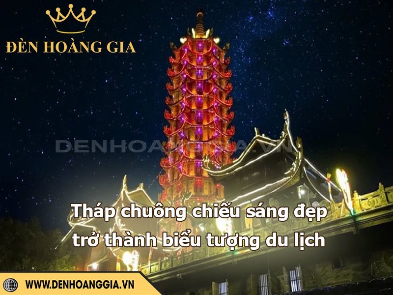 Tháp chuông đẹp trở thành biểu tượng du lịch ban đêm