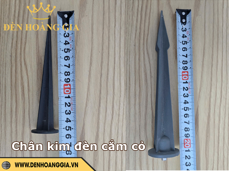 Chân kim đèn cắm cỏ