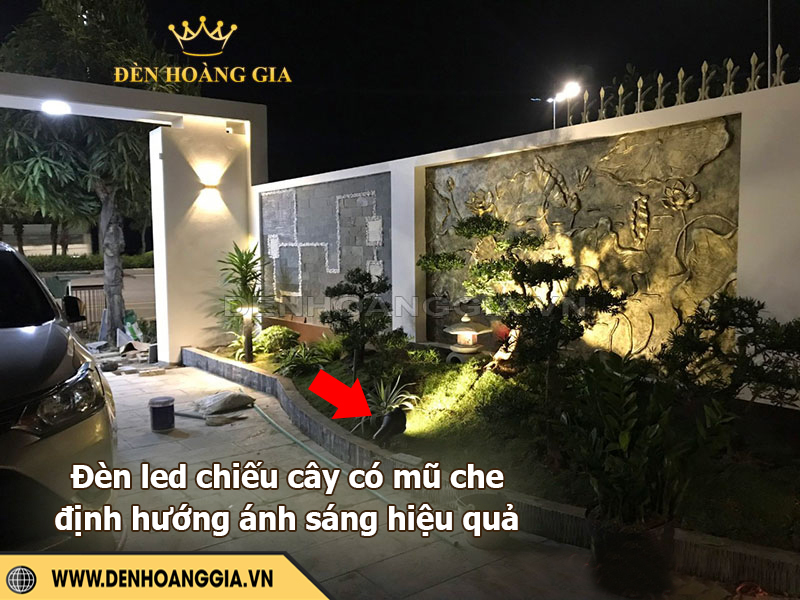 Đèn led chiếu cây có mũ che giúp định hướng ánh sáng hiệu quả