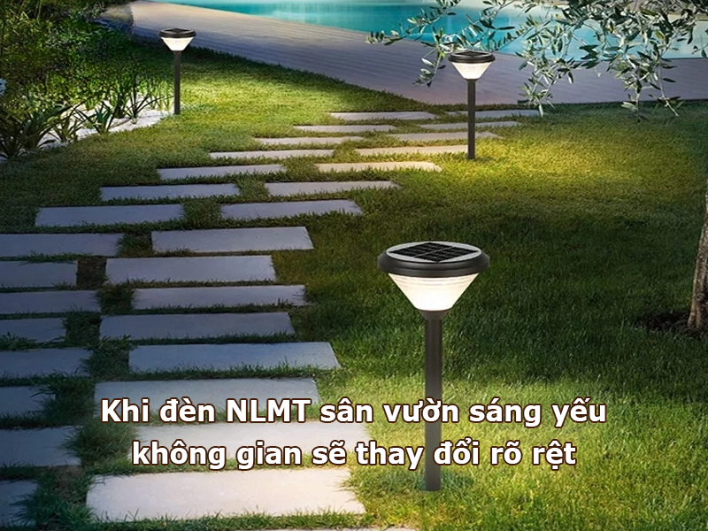 Khi đèn NLMT sân vườn sáng yếu, không gian sẽ thay đổi rõ rệt