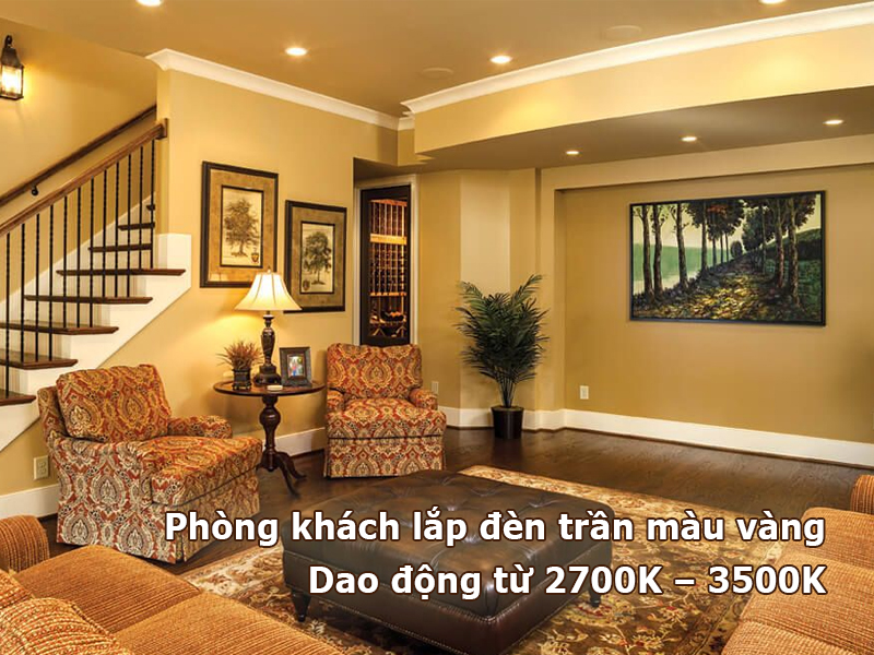 Phòng khách lắp đèn trần màu vàng