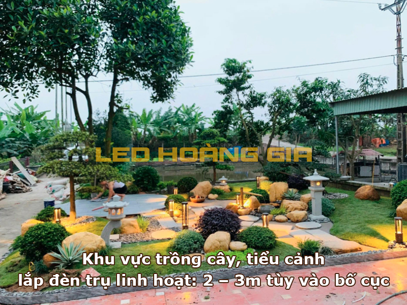 Khu vực trông cây tiểu cảnh lắp đèn trụ cổng linh hoạt