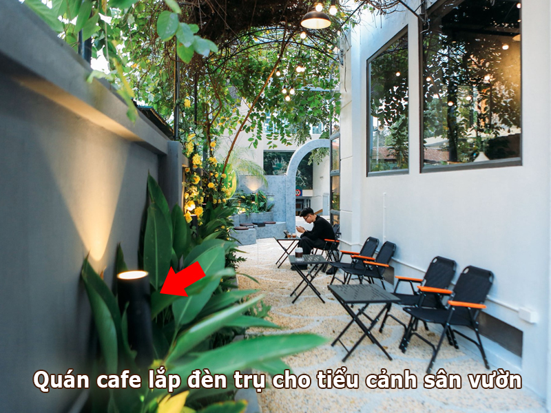 Lắp đèn trụ cho tiểu cảnh khu bồn cây của quán cafe