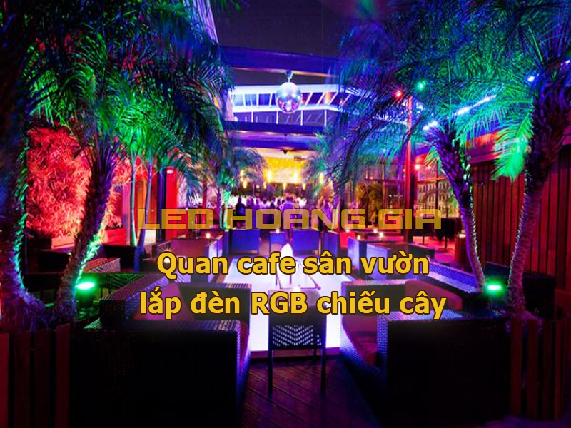 Quán cafe sân vườn lắp đèn RGB chiếu cây