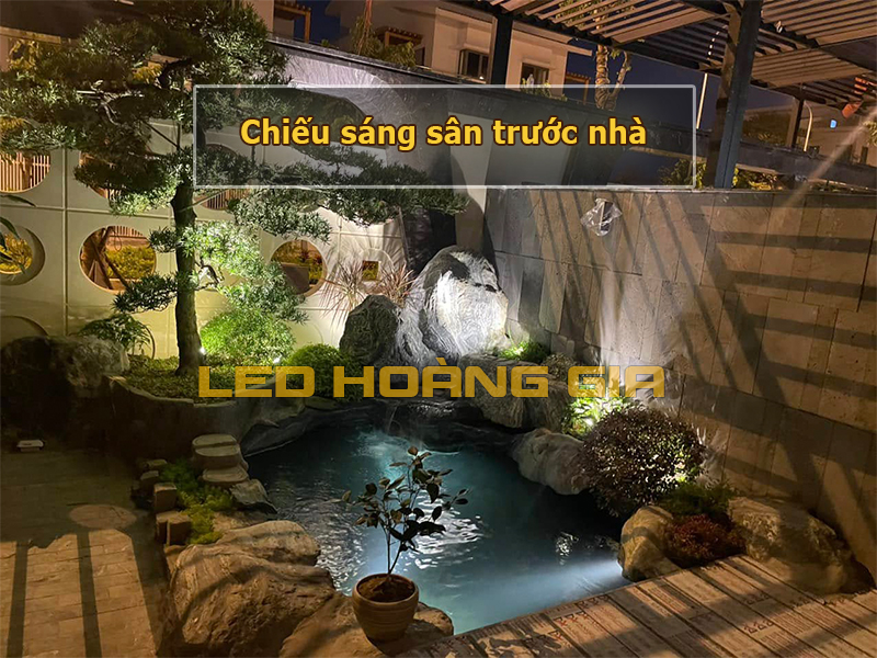 Chiếu sáng sân trước nhà bằng nhiều loại đèn