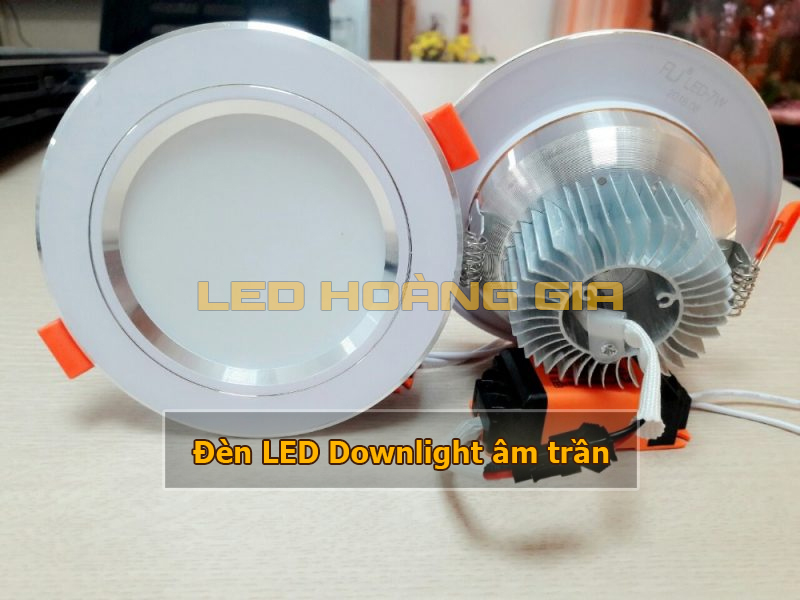 Đèn led âm trần