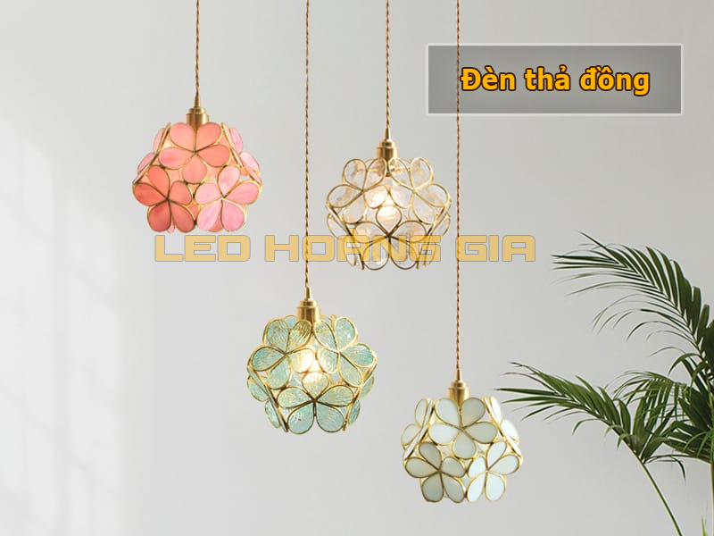 Mẫu đèn thả trần bông hoa bằng đồng đẹp