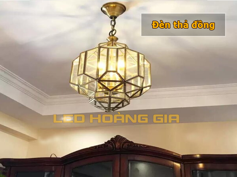 Mẫu đèn thả trần bằng đồng đơn