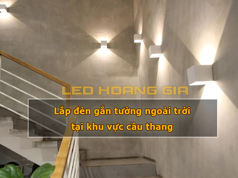 Lắp đèn gắn tường ở cầu thang ngoài trời